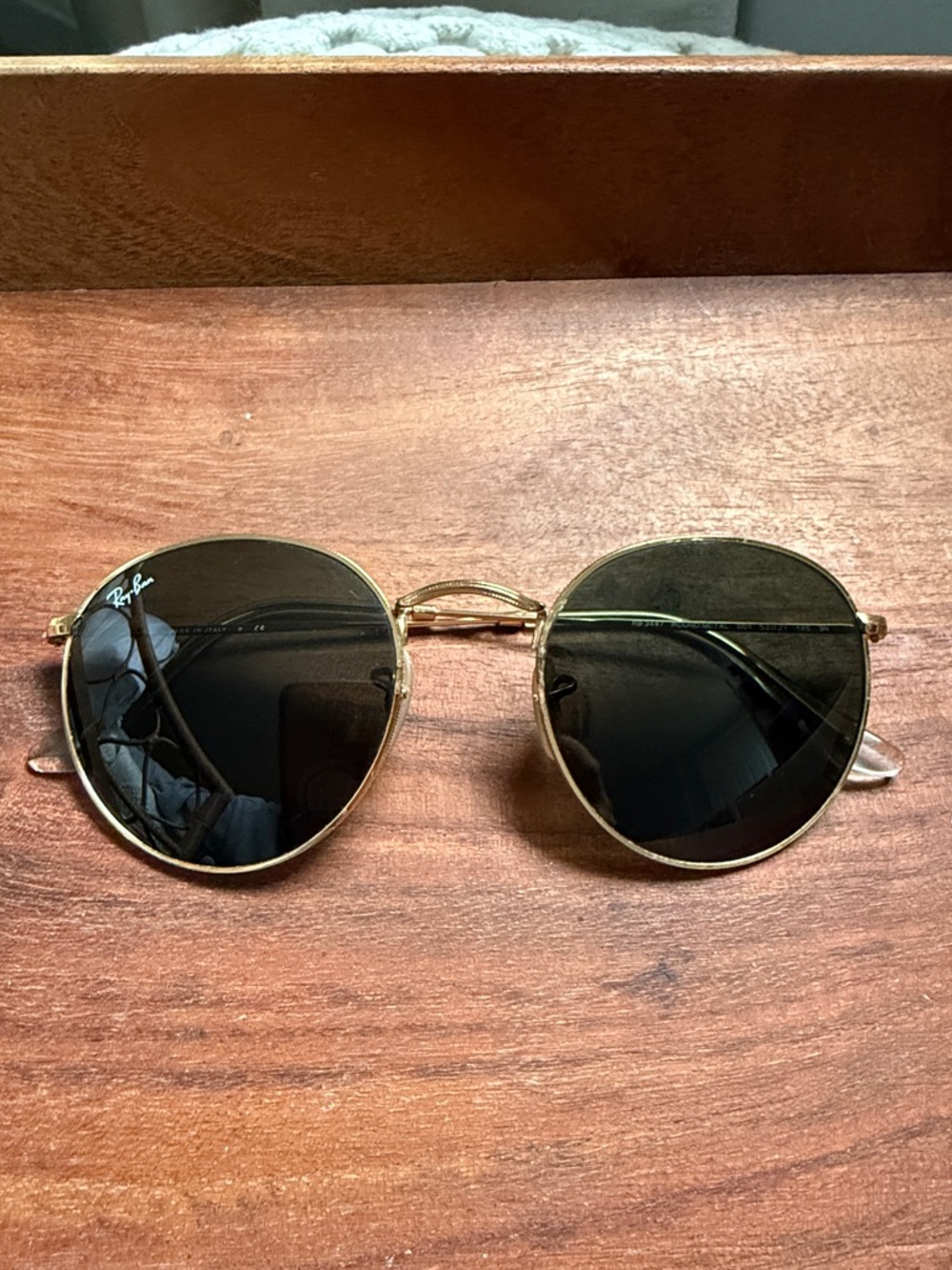 Ray-Ban Gold Round Sunglasses with Green Lenses